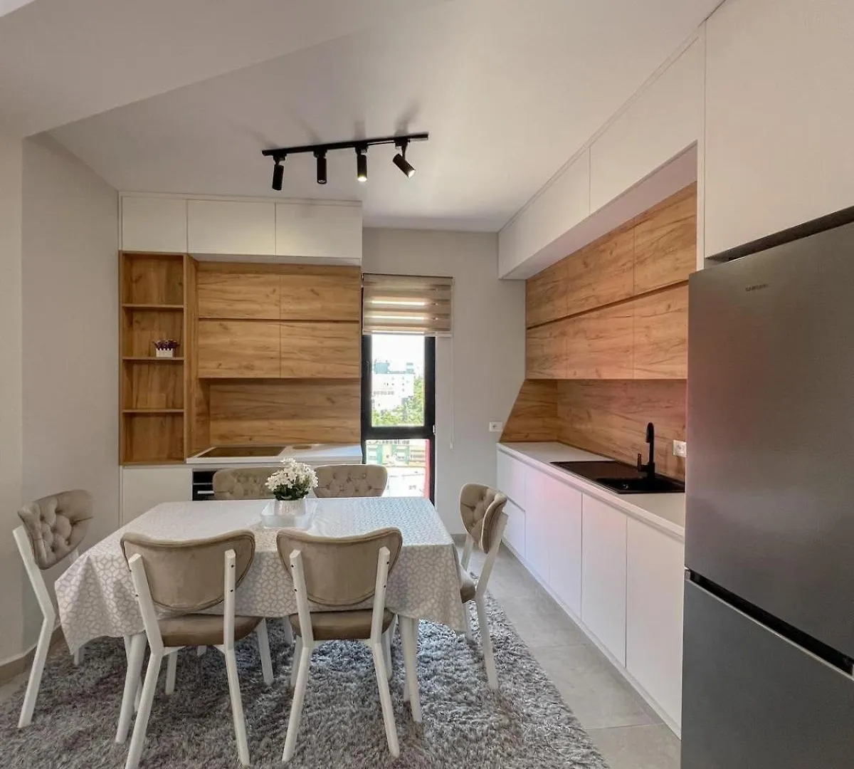 Arlis New Apartment Tirana 0*,  Albanien